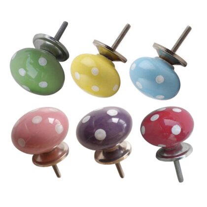 Pomelli in ceramica a pois disponibili in sei colori DCK