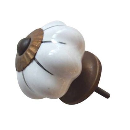 Pomello bianco in ceramica sagomata con sottili linee nere e accessori con finitura anticata/bronzata SCMK-80