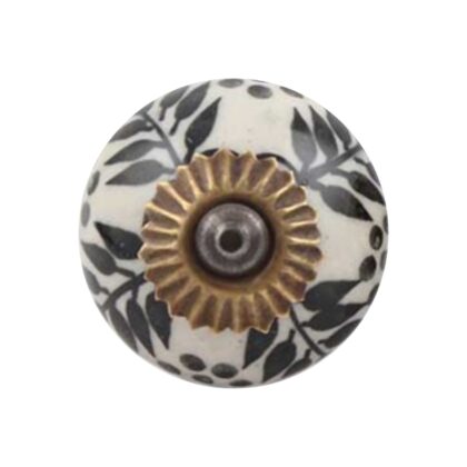 Vista frontale del pomello in ceramica bianco con decoro floreale nero
