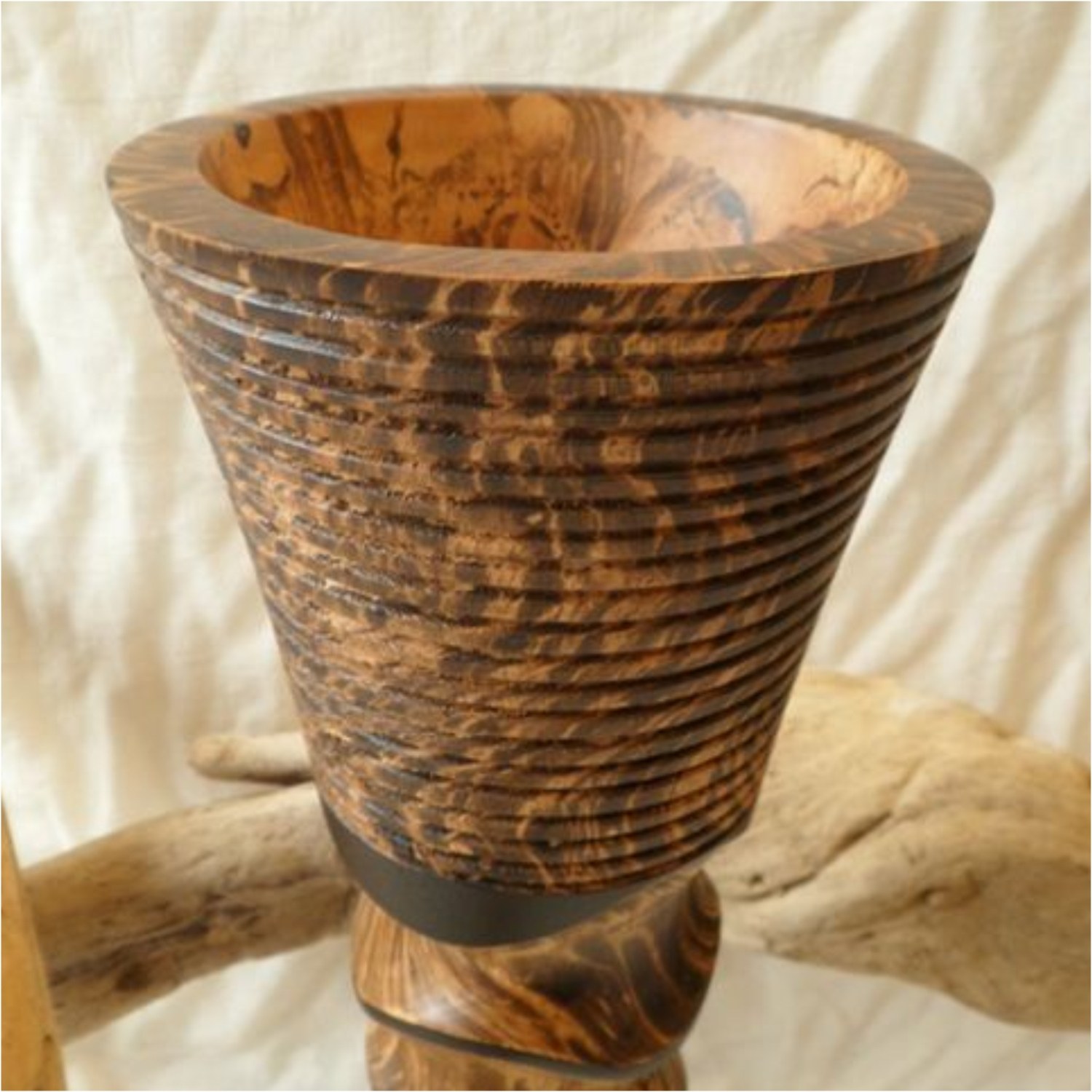 Vaso per fiori secchi Clessidra in legno di mango