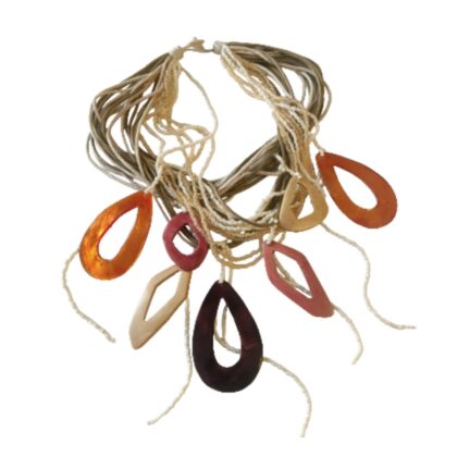Collana Flames a più fili con pendenti traforati nei toni arancio, beige e marrone