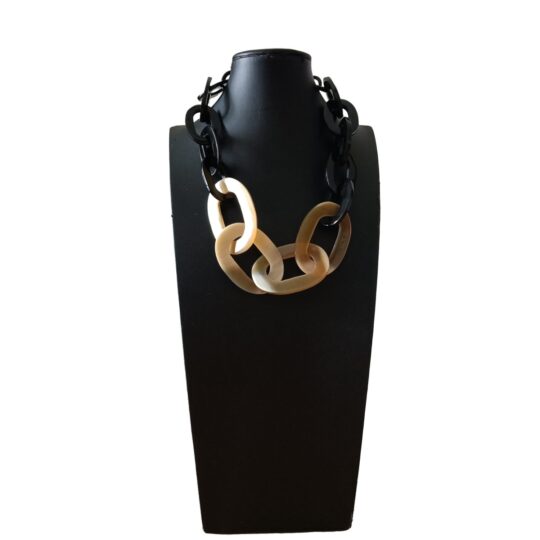 Collana Ha Nam in corno di bufalo naturale fatta a mano con grandi maglie beige, ambra e nere
