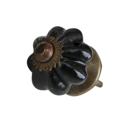 Pomello SCMK-11 in ceramica nera lucida sagomata a fiore con rosetta centrale in metallo anticato