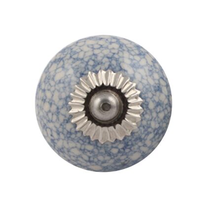 Vista frontale del pomello bianco e azzurro in ceramica craquelé