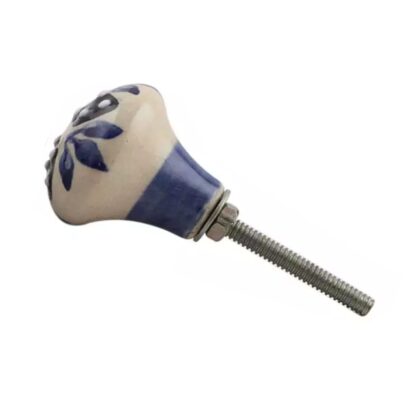 Pomello in ceramica FBK-42 avorio con fiore blu, dettagli bianchi in rilievo e motivi floreali
