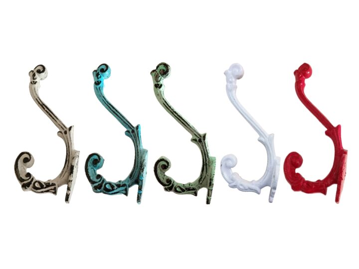 Ganci appendiabiti in ghisa con finiture anticate e colori tinta unita